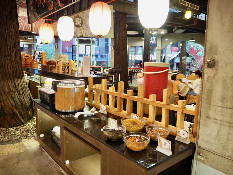 妖怪村主題飯店早餐