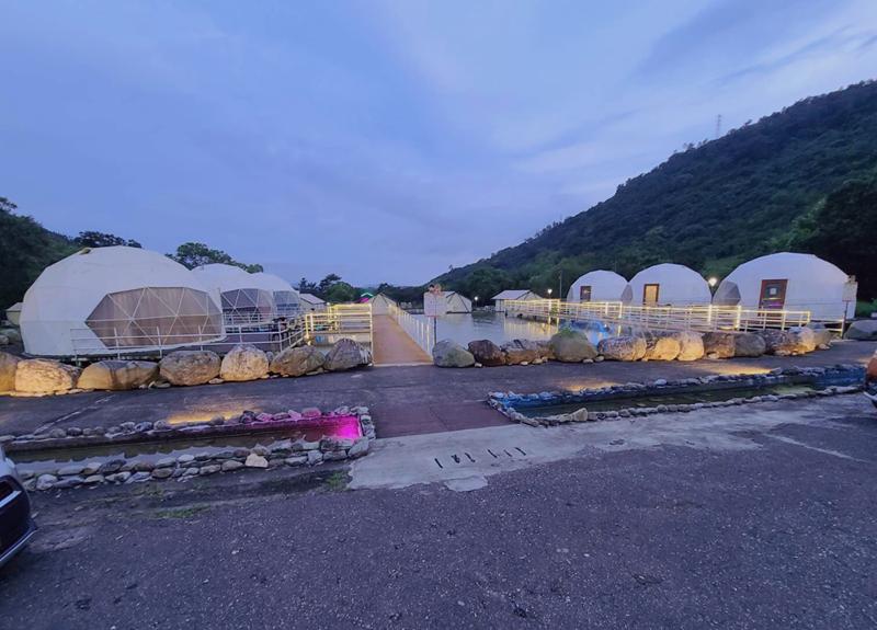 水上浪漫球型屋