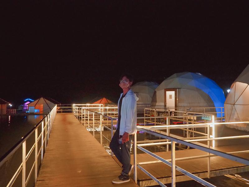 水上浪漫球型屋