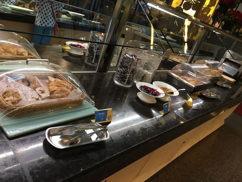 萬國百匯自助早餐