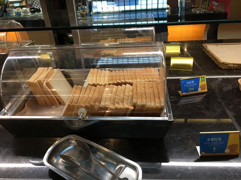 萬國百匯自助早餐