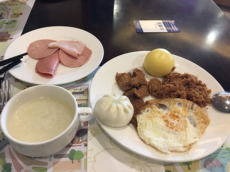 萬國百匯自助早餐