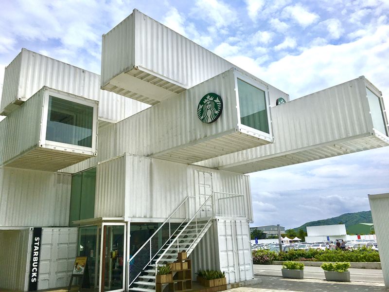 白色貨櫃星巴克